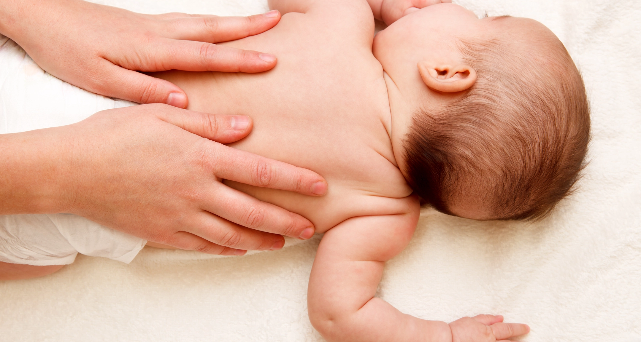 Massage & réflexologie chez les bébés